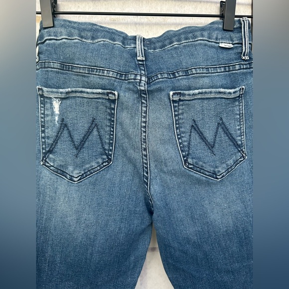 MOTHER Classic Blue Jeans The Looker Ankle Jeans in We The Animals
MOTHER - Picture 5 of 15